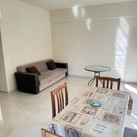 Διαμέρισμα Adoniss Apartmentss 2 *